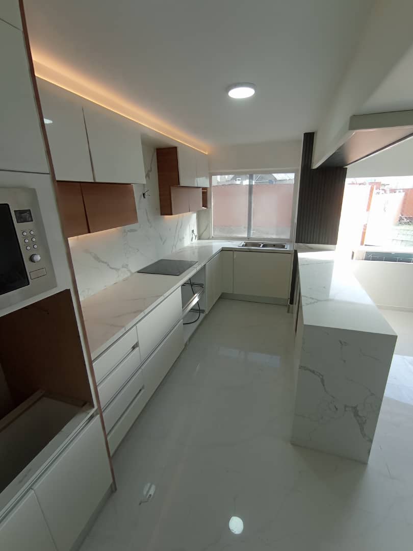 Cocina empotrada elegante Caracas